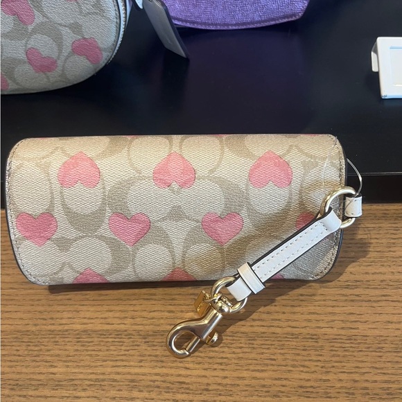 NWT Coach Sunglass Case In Signature Canvas With Heart Print CP496 - Picture 8 of 8